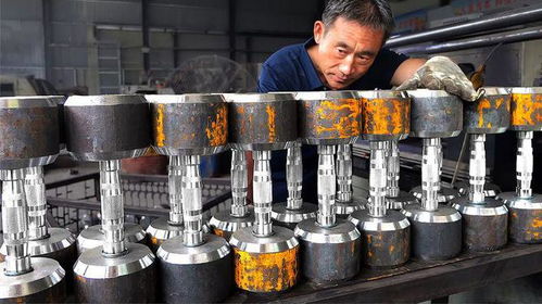 實(shí)拍國內(nèi)工廠,將圓鋼批量生產(chǎn)啞鈴的過程,這工藝看著真舒服